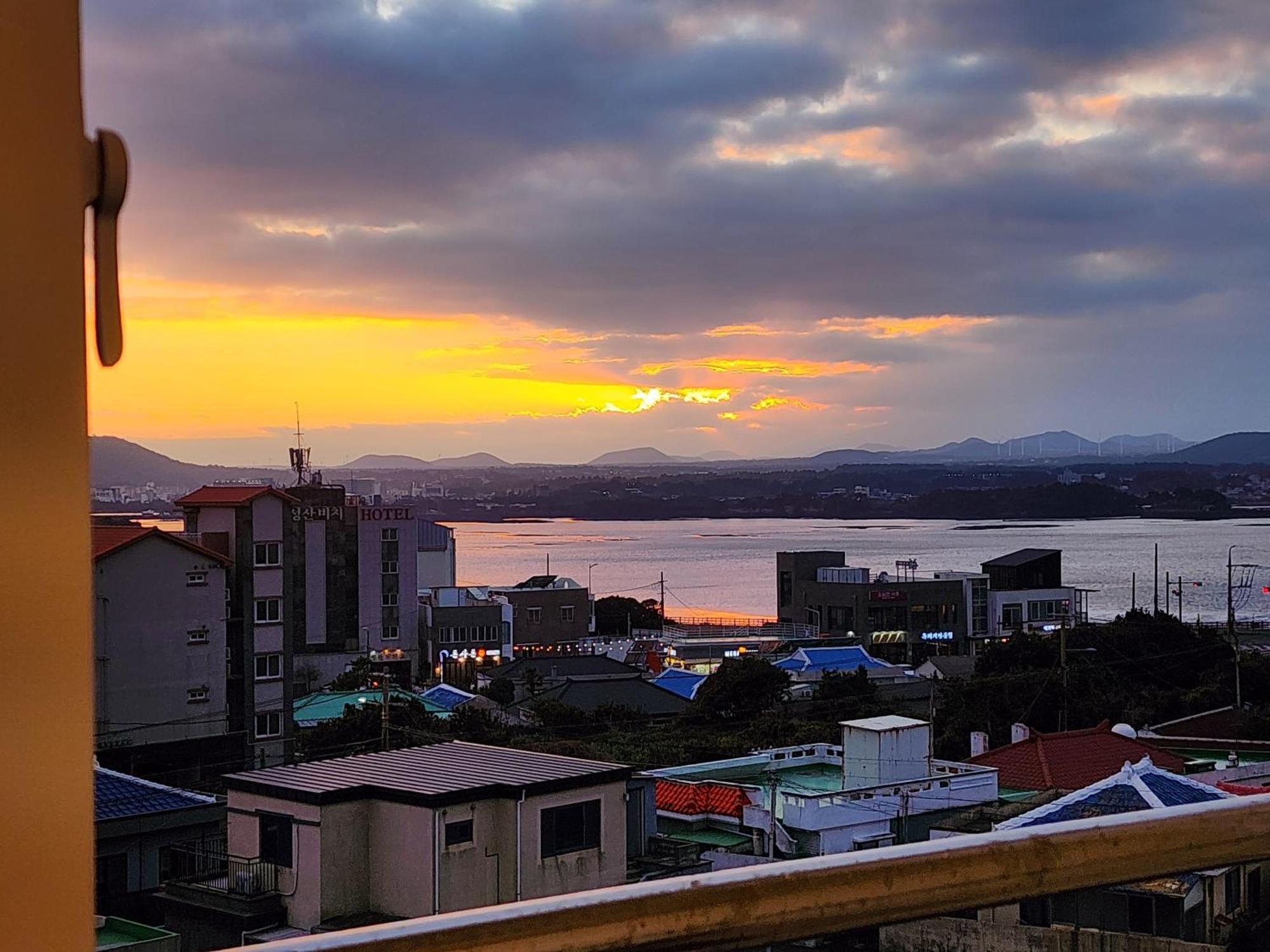 Pureun Jeju Pension Согвипхо Экстерьер фото
