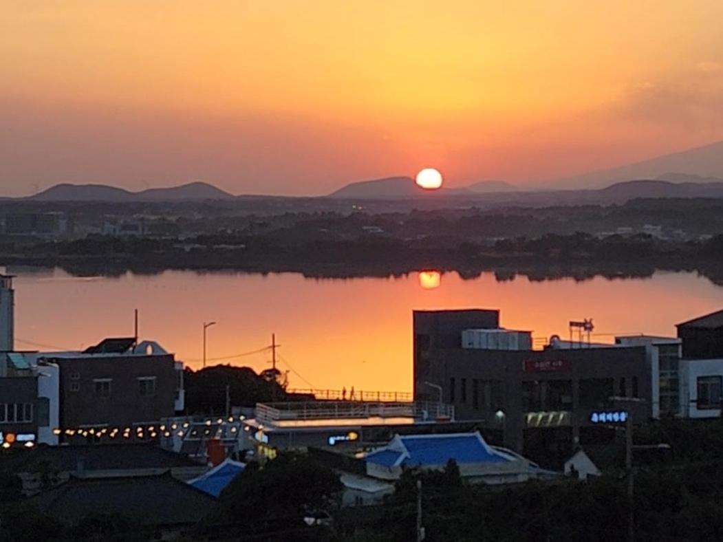 Pureun Jeju Pension Согвипхо Экстерьер фото