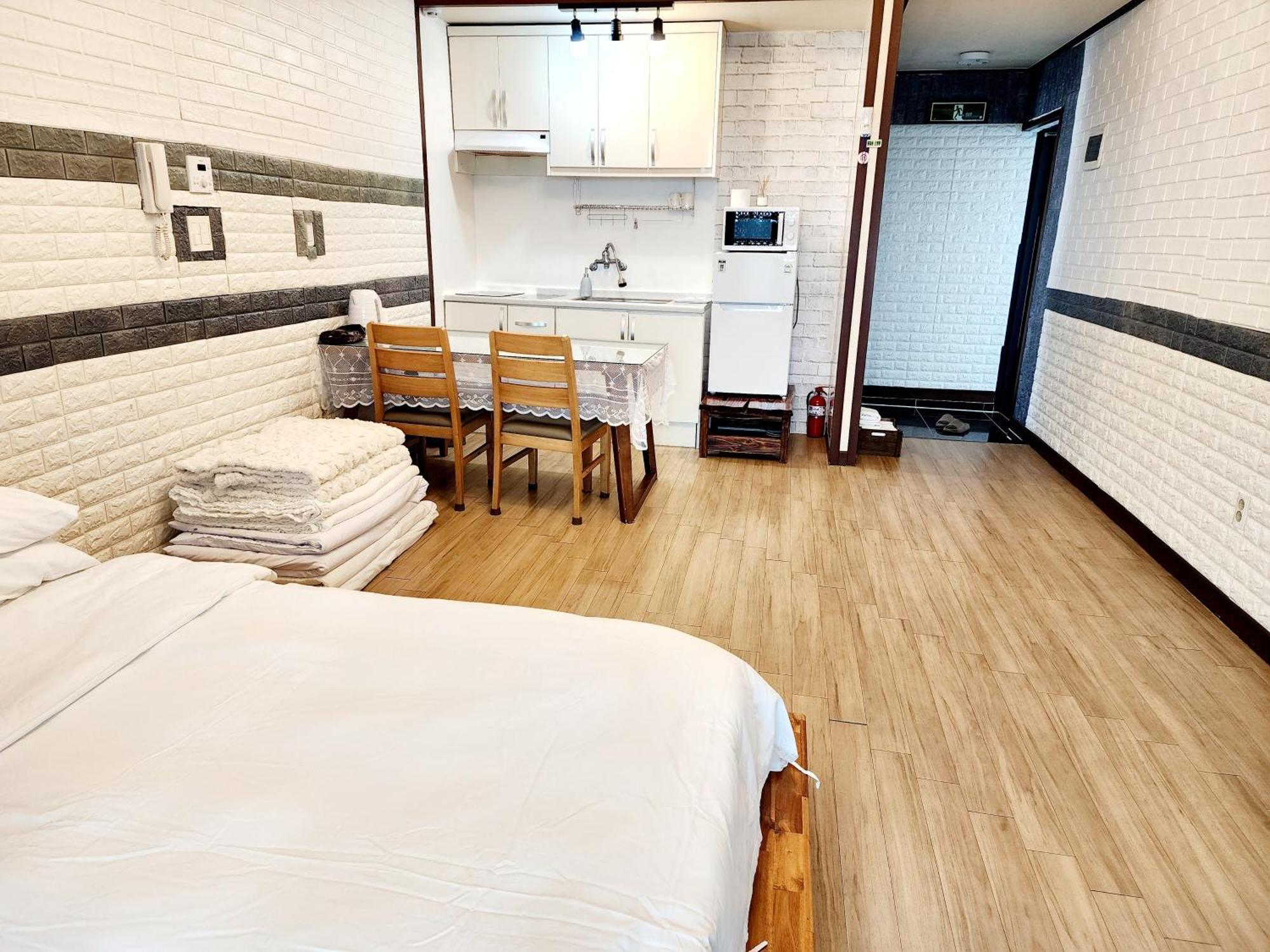 Pureun Jeju Pension Согвипхо Номер фото